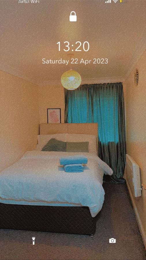 Lovely 2 Bed Flat/Apt In East London- Nice Estate. Dagenham Exterior photo